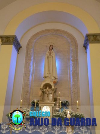 De Fátima bendita, partiu visão de luz. Em nossa casa habita a Mãe do bom Jesus!