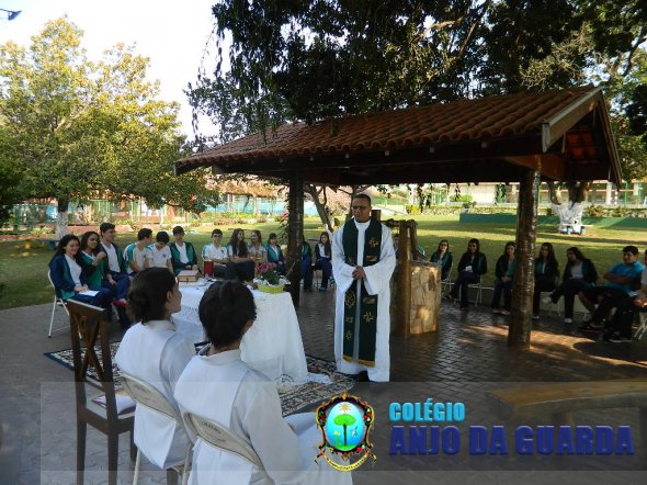 Juventude do Ensino Médio celebra a fé!