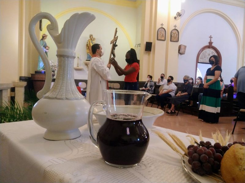 Formadores do Colégio Anjo da Guarda promovem vivência do Tríduo Pascal e da Páscoa do Senhor com Educadores