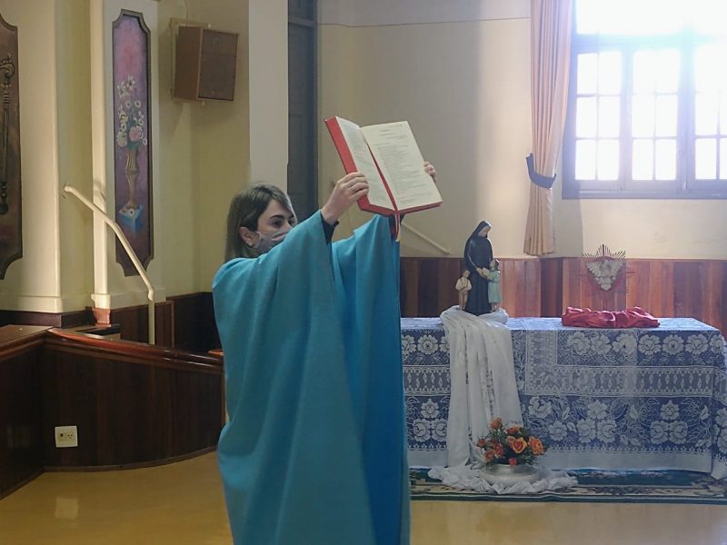 Escola de Leigos promove encontro de espiritualidade e estudo por ocasião das vésperas de Pentecostes