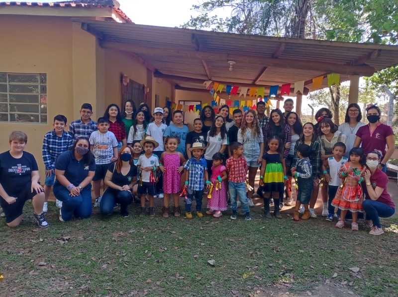 Jovens na missão por um grande amanhã. Festa junina com os alunos do Assentamento 'Reage Brasil'.