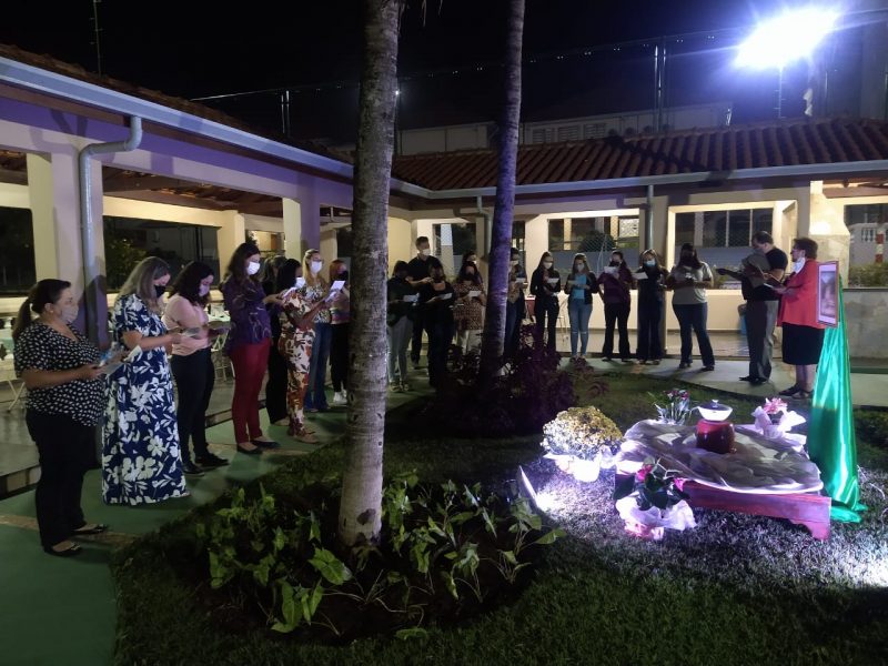 EM COMPANHIA DE SANTA PAULA, O SABOR FUNDACIONAL