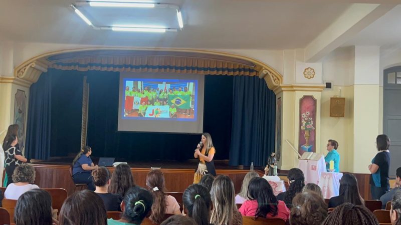 Equipe do Colégio participa de capacitação