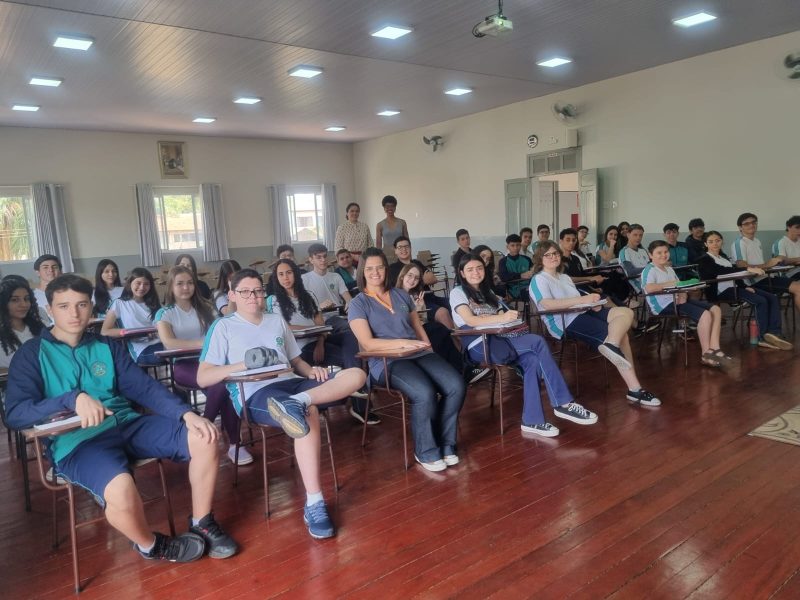 Alunos conversam sobre Constituição Federal num bate-papo muito especial