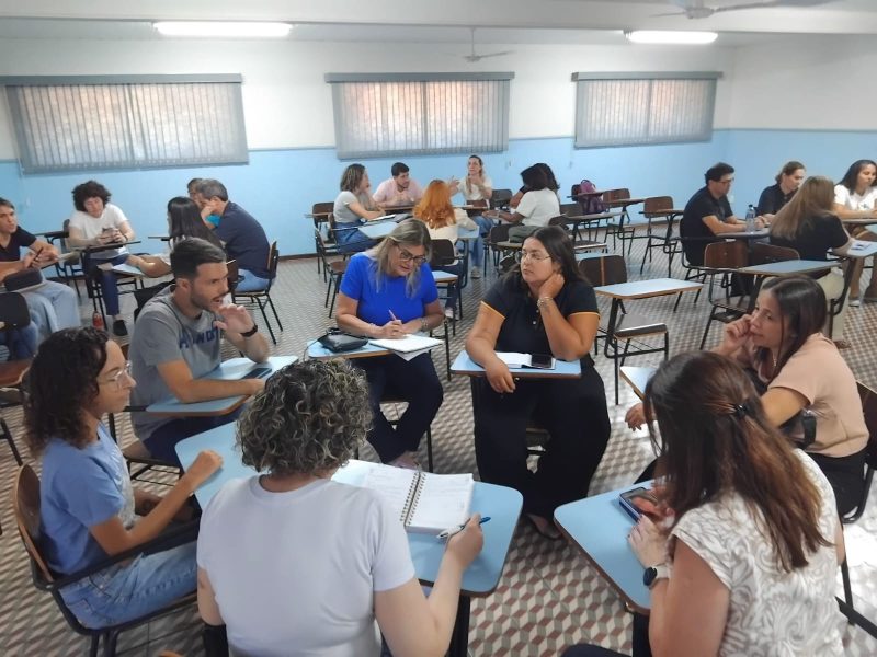 Colégio realiza capacitações para professores