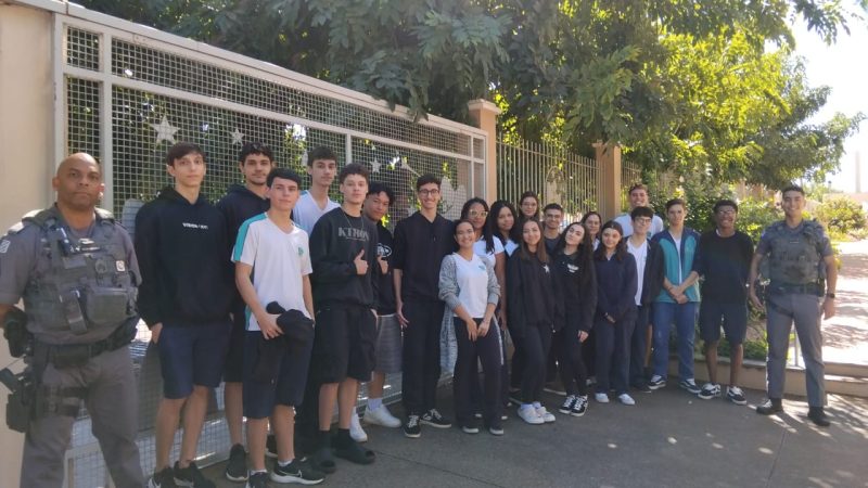 Alunos do Terceirão fazem bate-papo sobre Academia do Barro Branco
