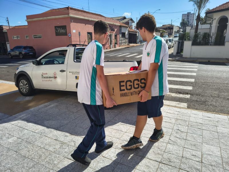 Colégio faz doação para casas de atendimento a idosos de Bebedouro