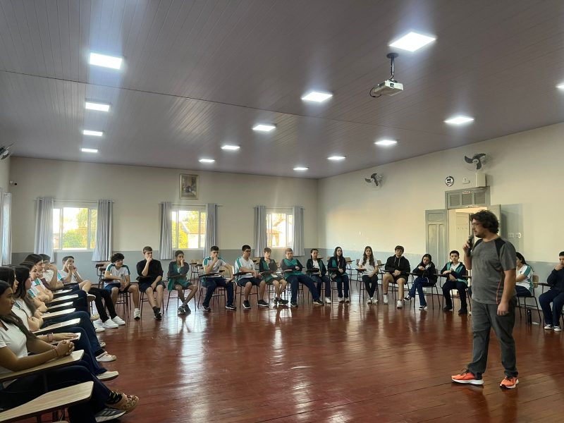 Alunos participam de bate-papo sobre Educação Financeira