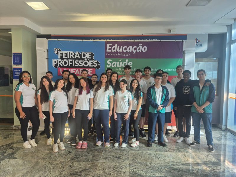 Alunos do Terceirão visitam Feira de Profissões da UNIFAFIBE