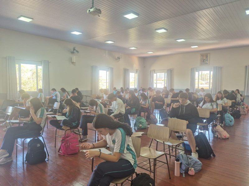 Alunos do Ensino Fundamental I, II e Médio realizam a terceira Avaliação Nacional COC 2025