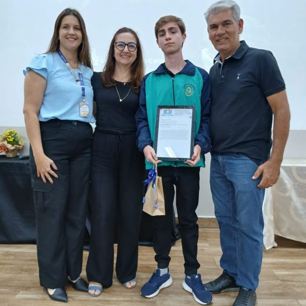 Aluno do Colégio é homenageado pela Secretaria Municipal de Educação no projeto 