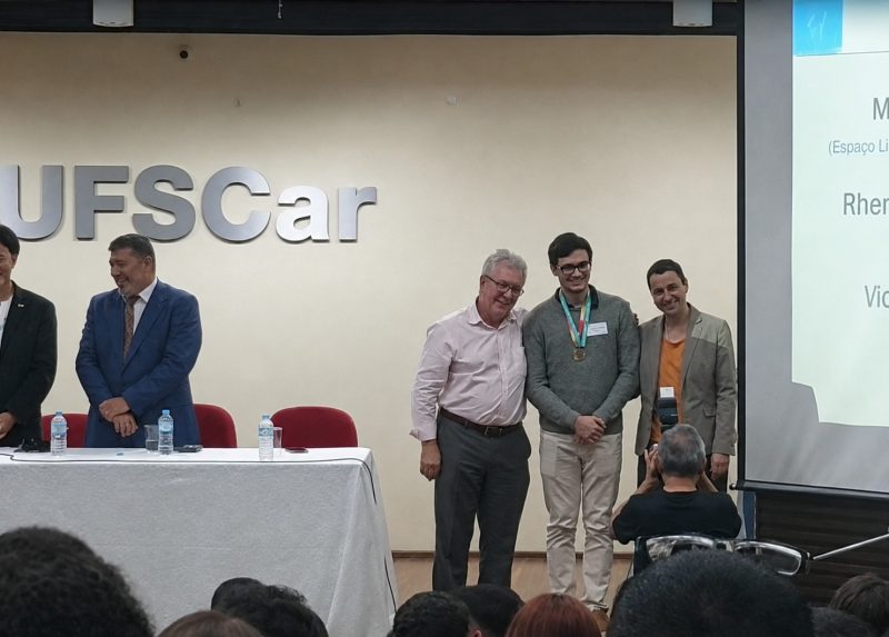 Aluno do Colégio recebe medalha da OBMEP em cerimônia presencial na UFSCar