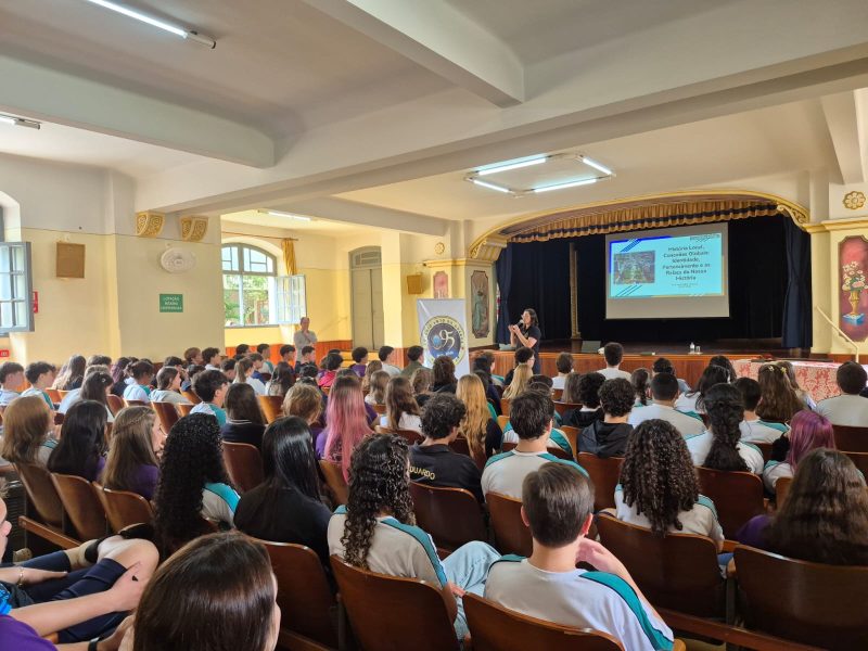 Ensino Médio recebe visita especial