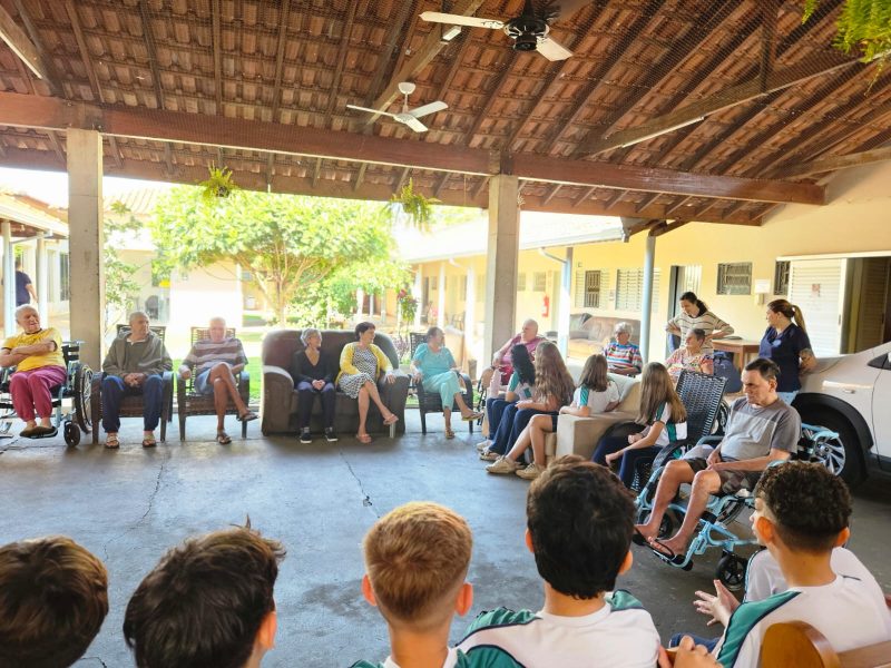 Juventude em Missão: semeando esperança e amor.