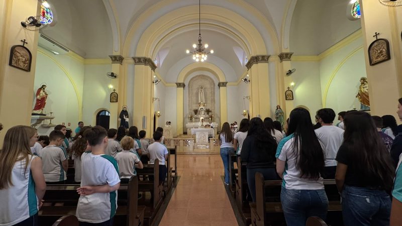 Com os anjos, louvemos a Deus e celebremos a vida!