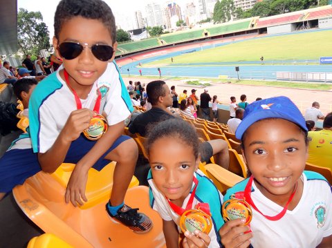 Alunos do Anjo da Guarda participam da São Silvestrinha 2013