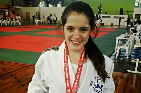 A aluna Maria Júlia Junta Borella, do 8o ano B, foi vice-campeã de Judô em Campeonatos Paulistas