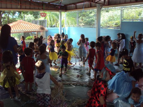 Brincando o Carnaval no meu Colégio