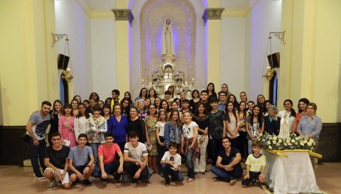 Juventude Doroteana presta homenagem a Nossa Senhora!