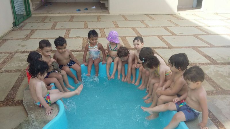 Refrescando-se na piscina!