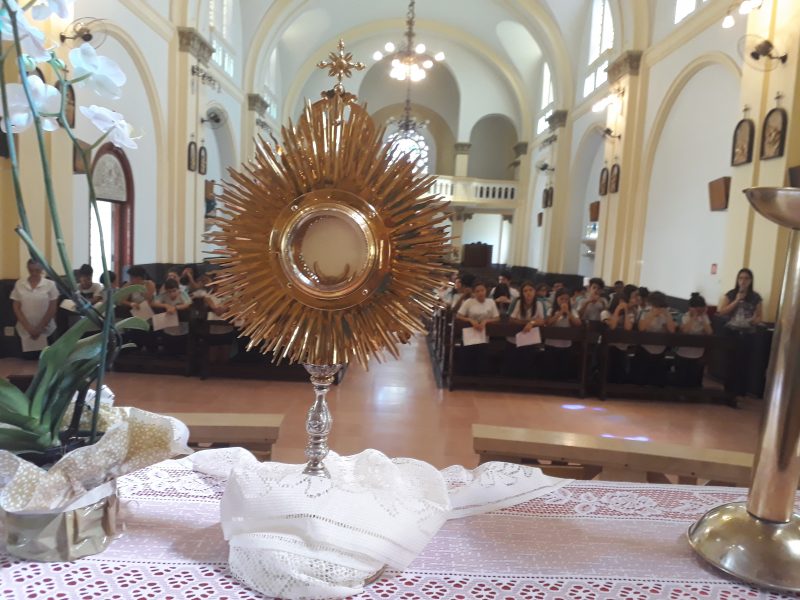 Semana Santa - Manhã de visitas a Jesus na Eucaristia