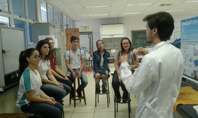 Ensino Médio visita o CEIQ, no campus da USP, em Ribeirão Preto.