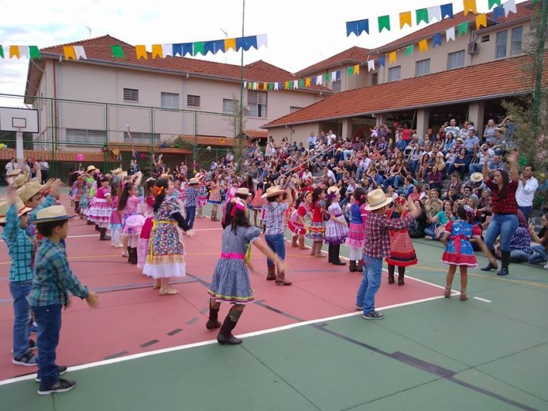 Colégio realiza Festa Junina