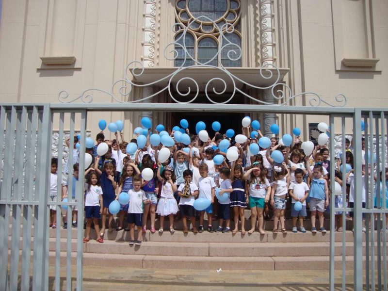 Comemorando a Semana da Criança e a Festa da Mãe Aparecida em nosso Colégio!