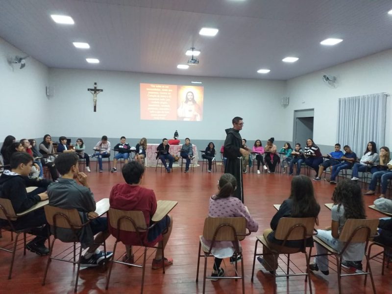 Juventude de grandes sonhos, partilhando o Carisma de Paula