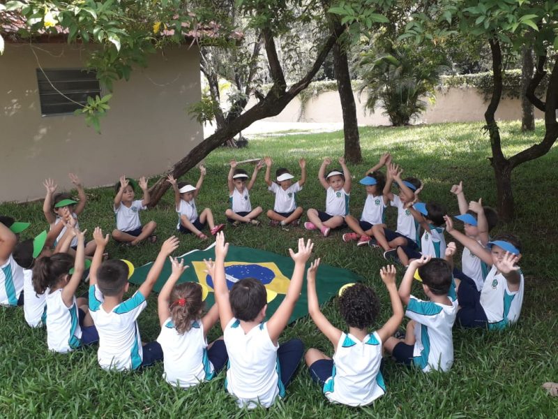 A Educação Infantil faz homenagem ao Dia da Bandeira