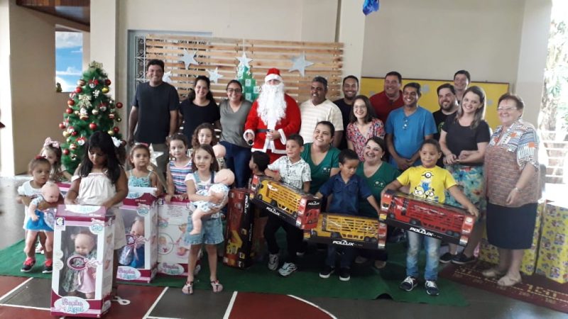Festividade Natalina com as crianças do Assentamento Reage Brasil promovida pelo Grupo Festa.